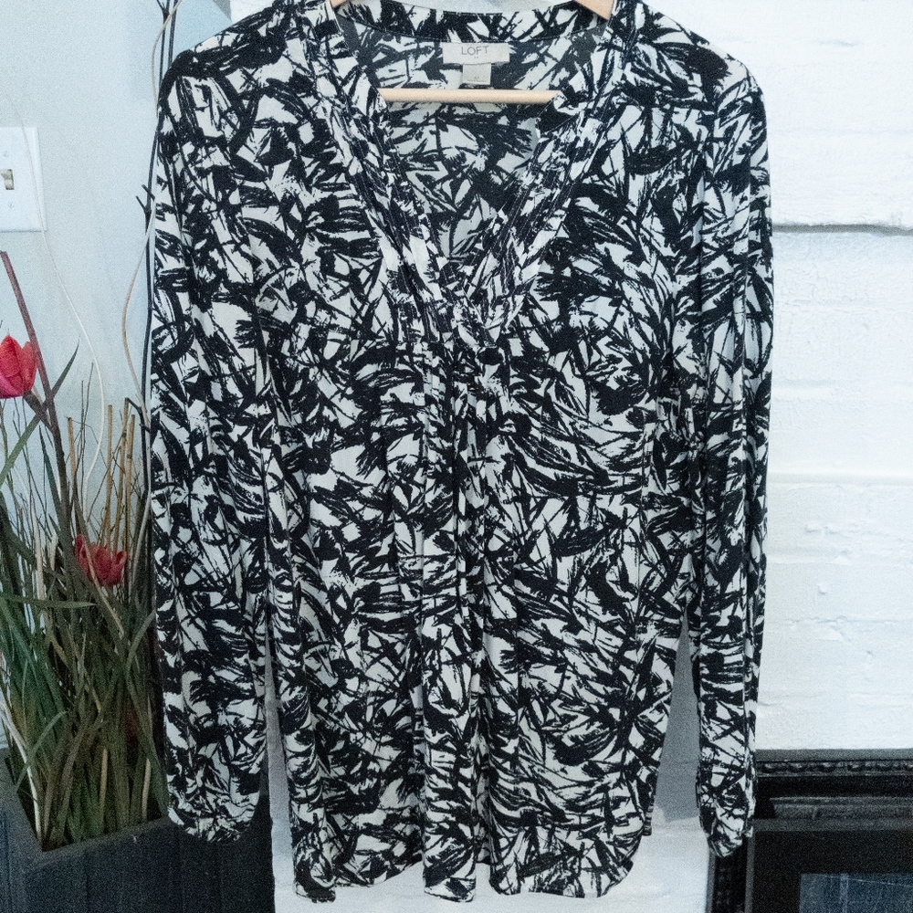 Loft Women's Long Sleeve Blouse in Medium
